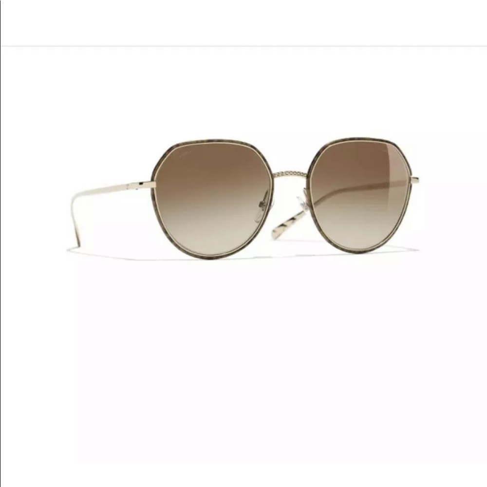 💛🤎$485. Chanel current Style Geometric Shape New